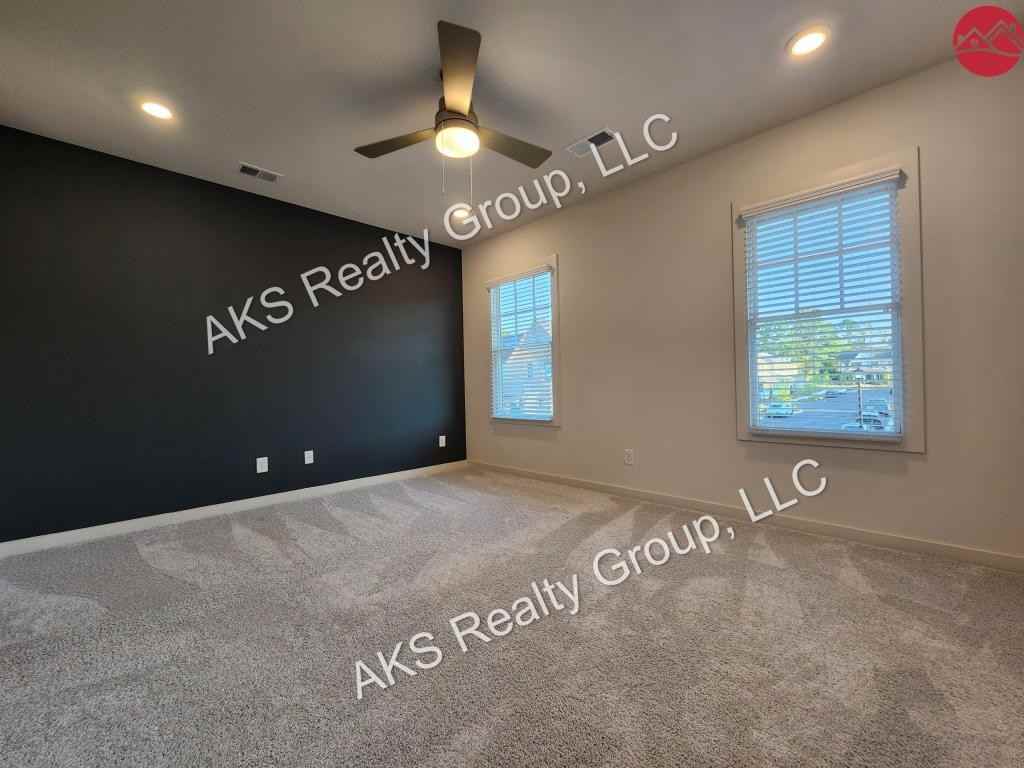 1012 Windsor Dr - Photo 7 of 16