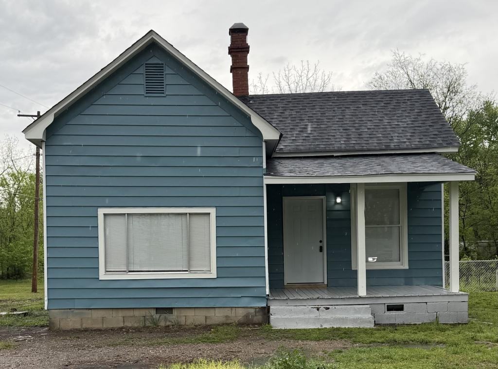 105 E 10th St - Photo 2 of 10