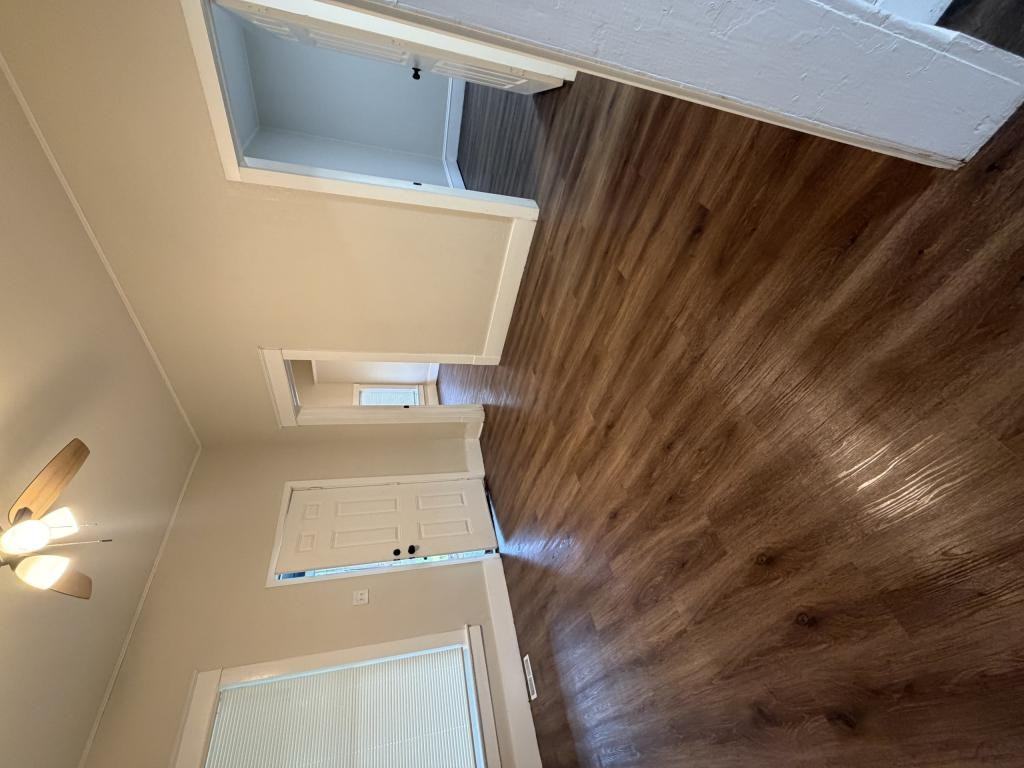 105 E 10th St - Photo 4 of 10