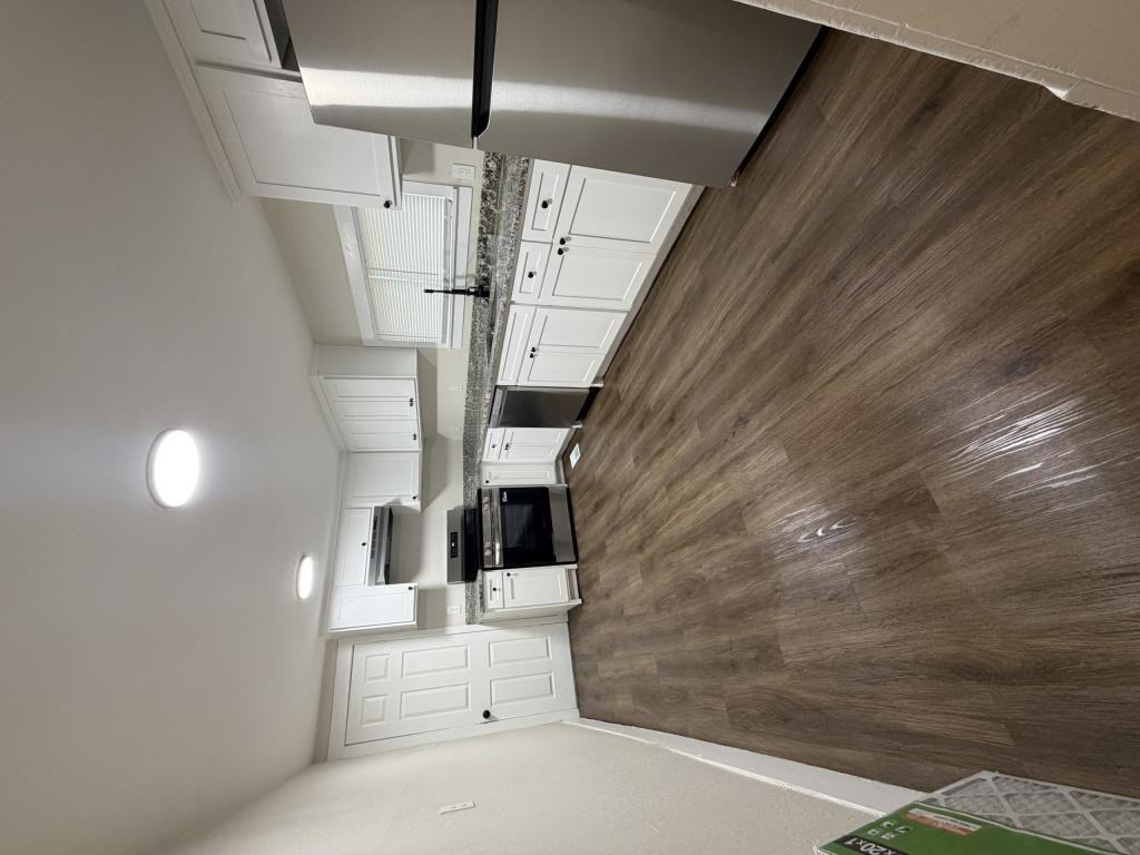105 E 10th St - Photo 5 of 10