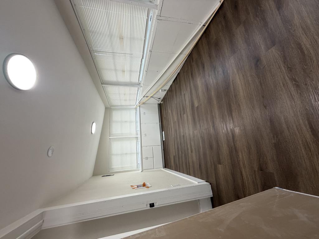 105 E 10th St - Photo 6 of 10