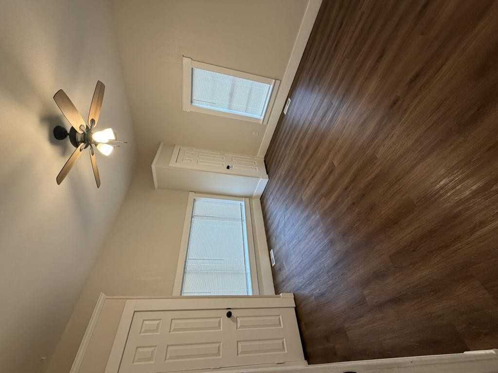 105 E 10th St - Photo 7 of 10