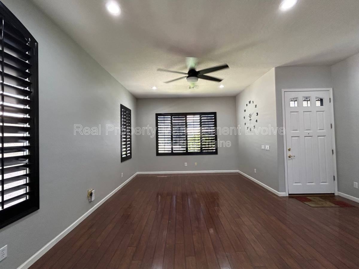 774 E Maria Ln - Photo 2 of 10