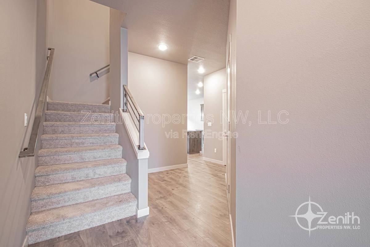 12323 Ne 116th Way - Photo 3 of 10