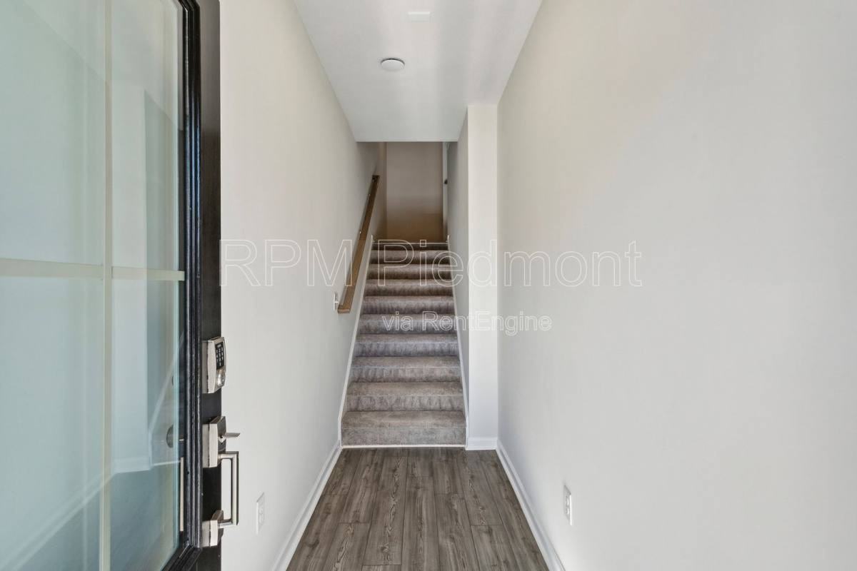 1604 Halbrook Place SW - Photo 4 of 10