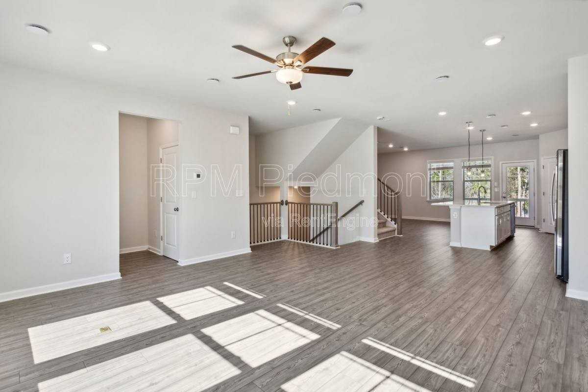 1604 Halbrook Place SW - Photo 5 of 10