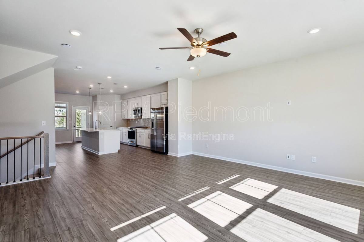 1604 Halbrook Place SW - Photo 7 of 10