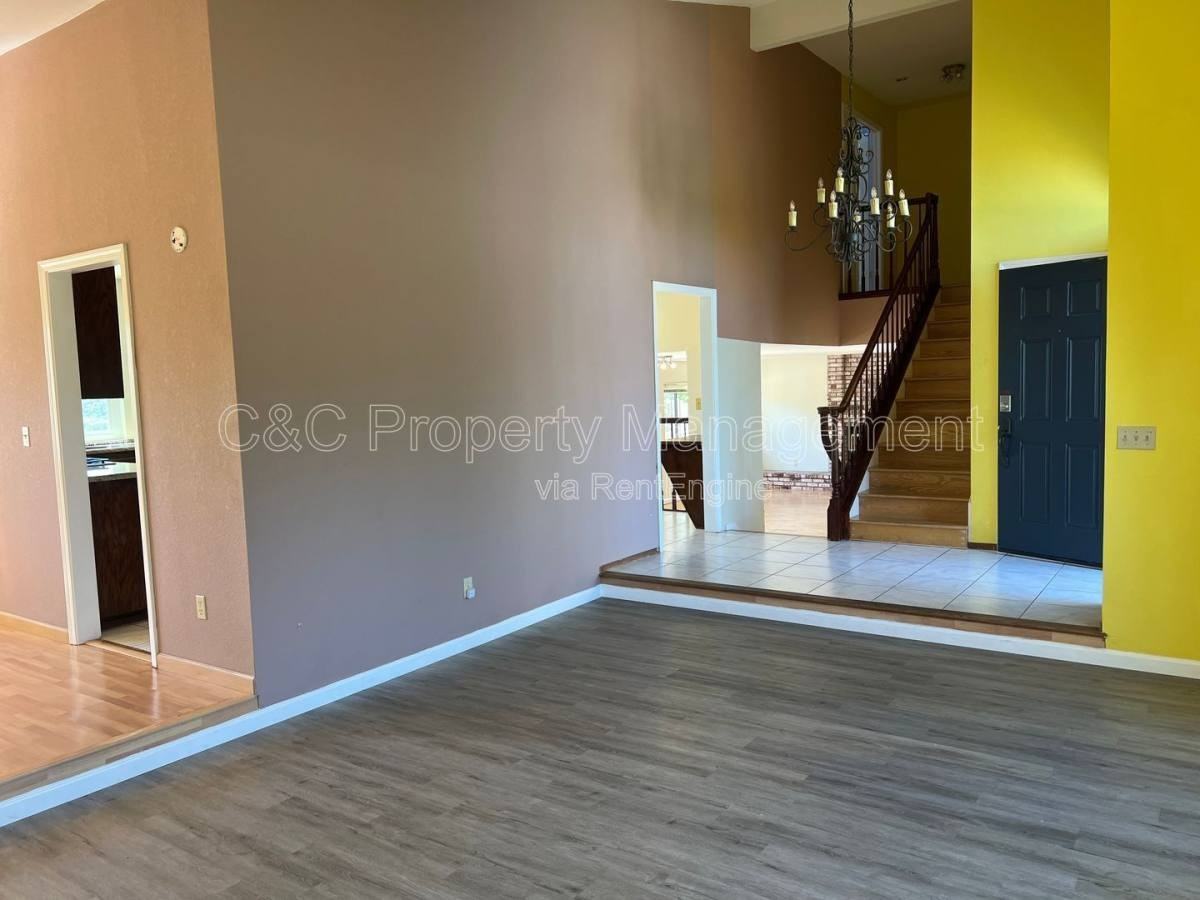 293 Saybrook Way - Photo 2 of 10