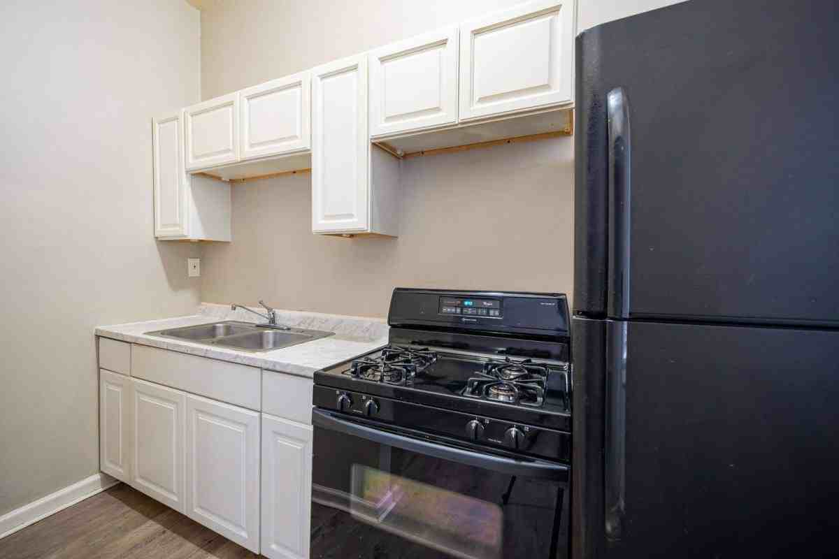 571 E Rich St #13 - Photo 3 of 10