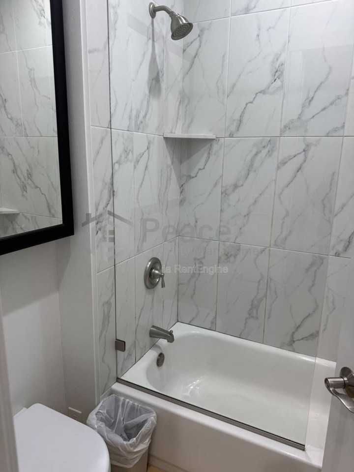 2324 S Green St #U1 - Photo 4 of 8