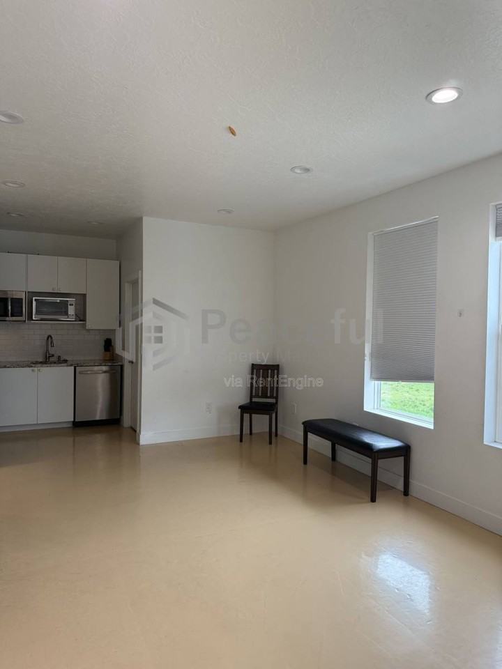 2324 S Green St #U1 - Photo 6 of 8