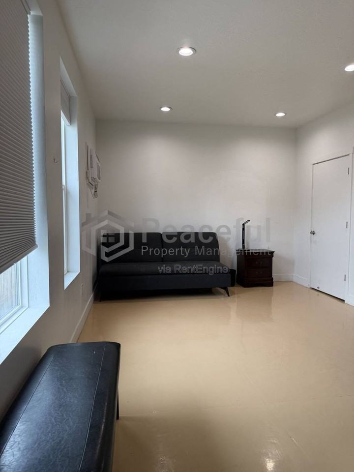 2324 S Green St #U1 - Photo 7 of 8