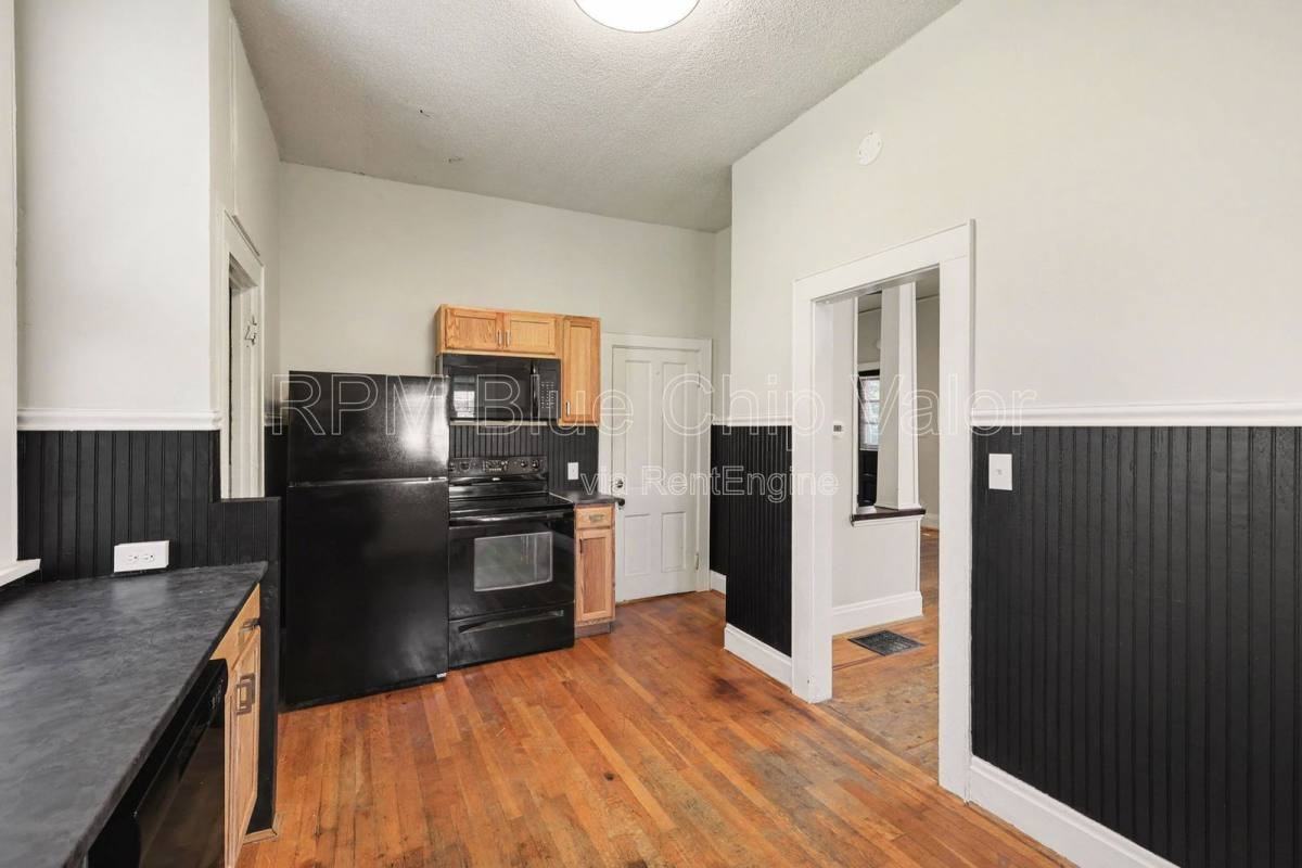 2220 Salvador St - Photo 2 of 10
