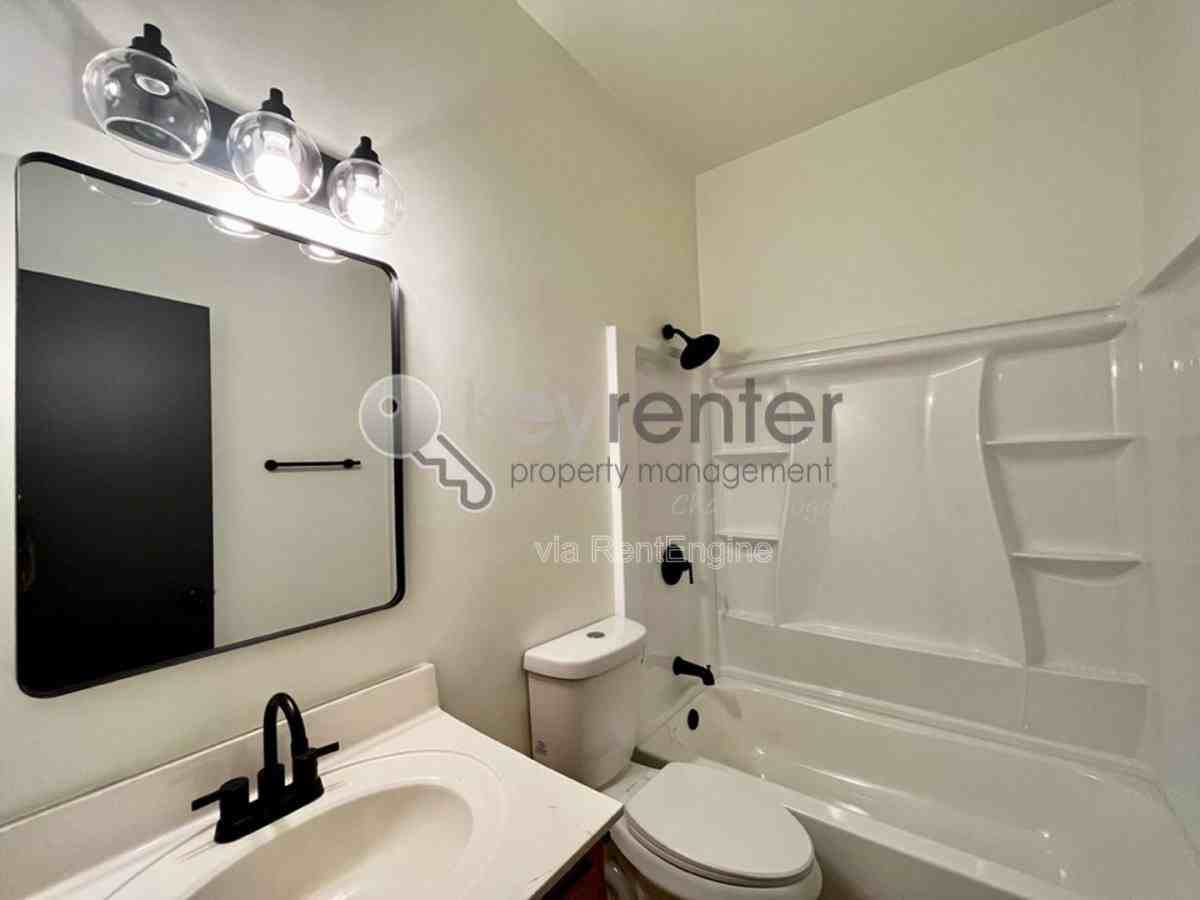 77 E 17th St - Photo 3 of 9