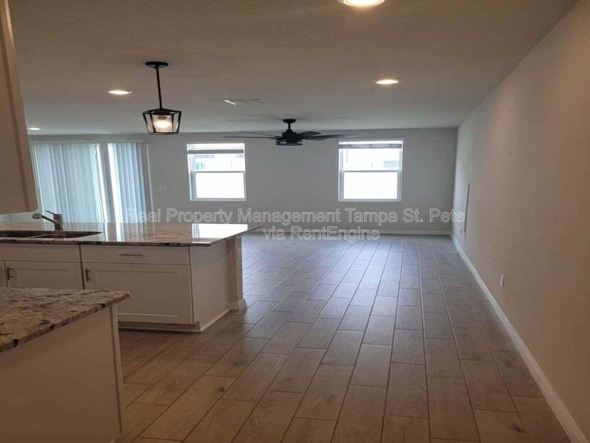 7694 Momentum Pkwy - Photo 3 of 10