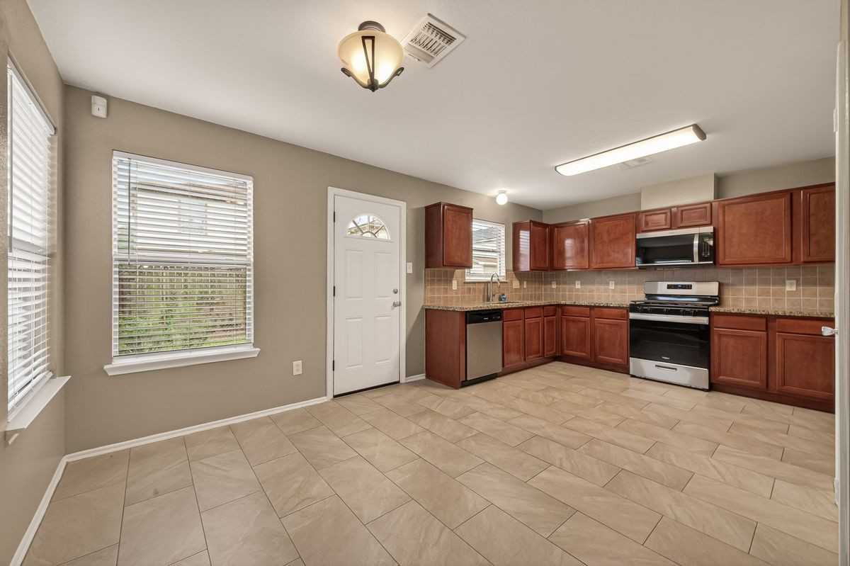 2918 Latch Ln - Photo 2 of 4