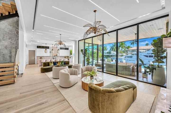 408 Coral Way - Photo 3 of 22