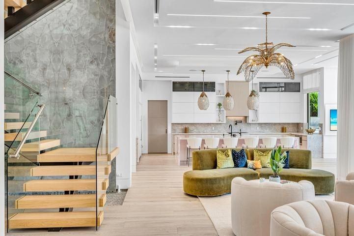 408 Coral Way - Photo 4 of 22