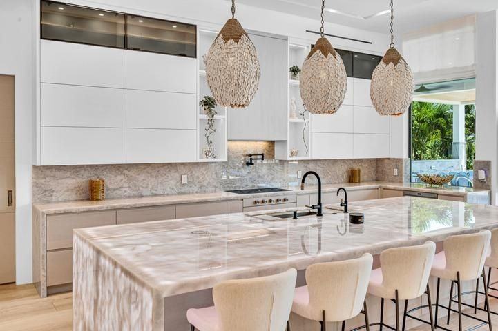 408 Coral Way - Photo 6 of 22