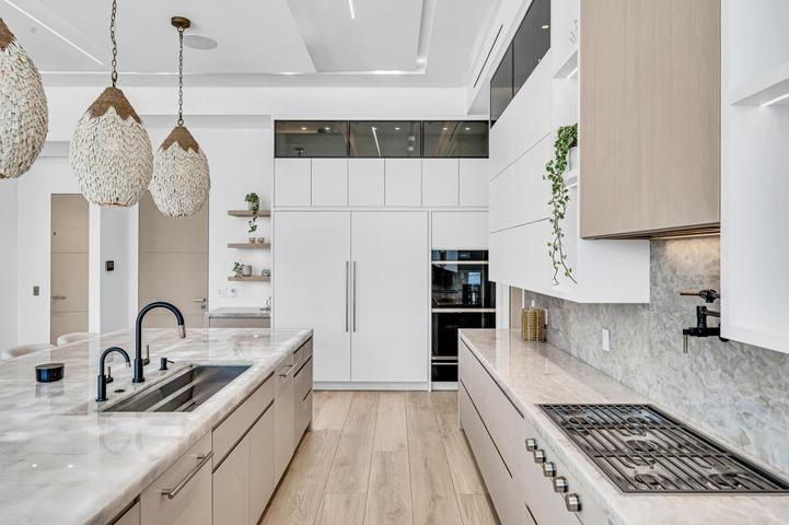 408 Coral Way - Photo 7 of 22