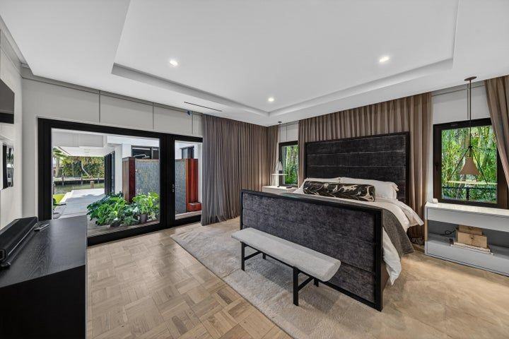 420 Se 17th Ave - Photo 2 of 24