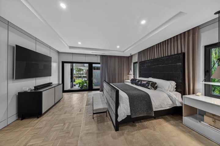 420 Se 17th Ave - Photo 3 of 24