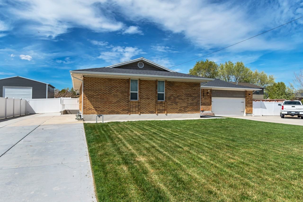 10680 Sw - Photo 2 of 15