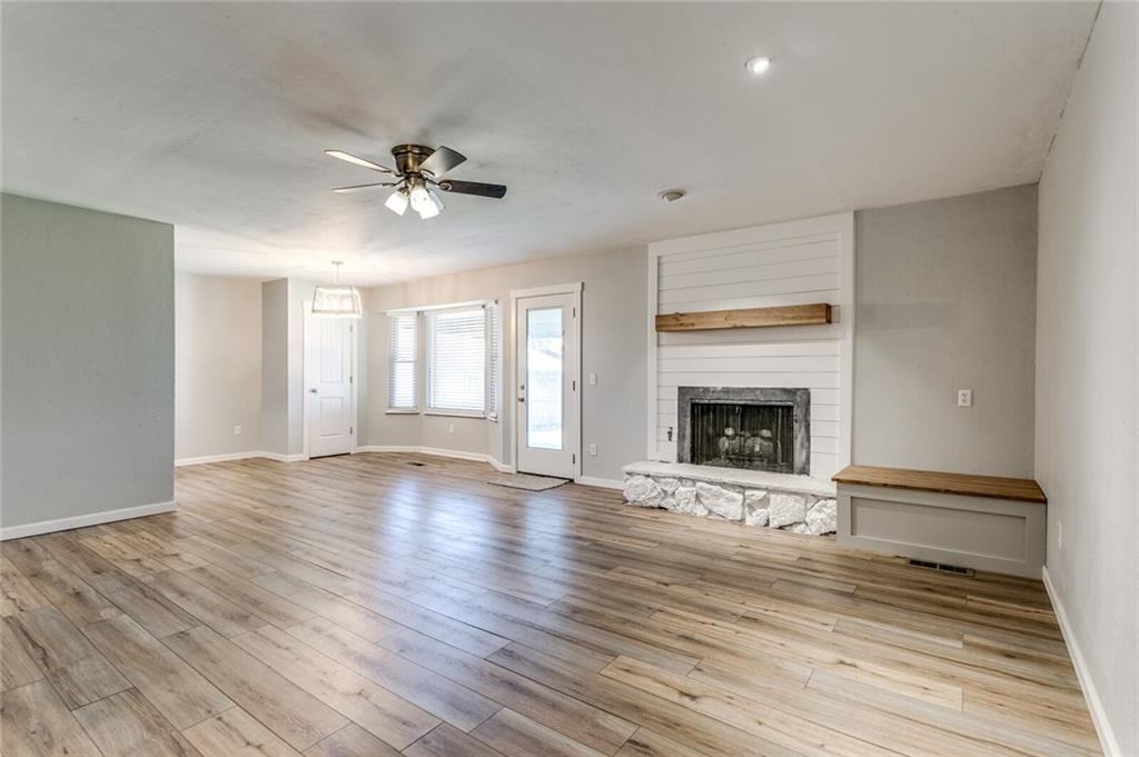 1022 Garden Grv - Photo 3 of 17