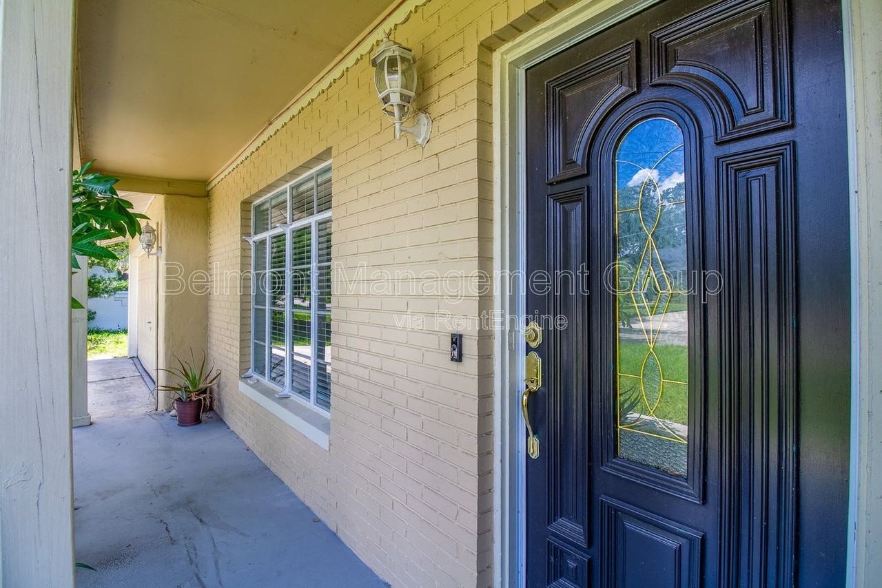 1868 Lake Spier Dr - Photo 3 of 16