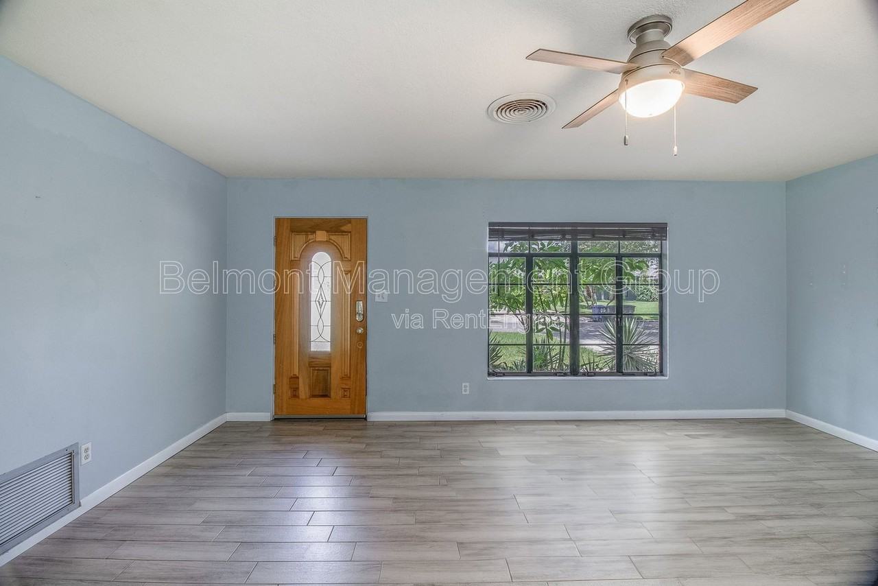 1868 Lake Spier Dr - Photo 4 of 16