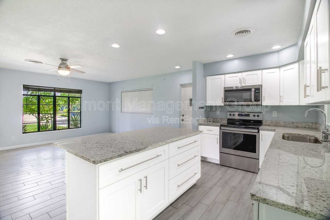 1868 Lake Spier Dr - Photo 6 of 16