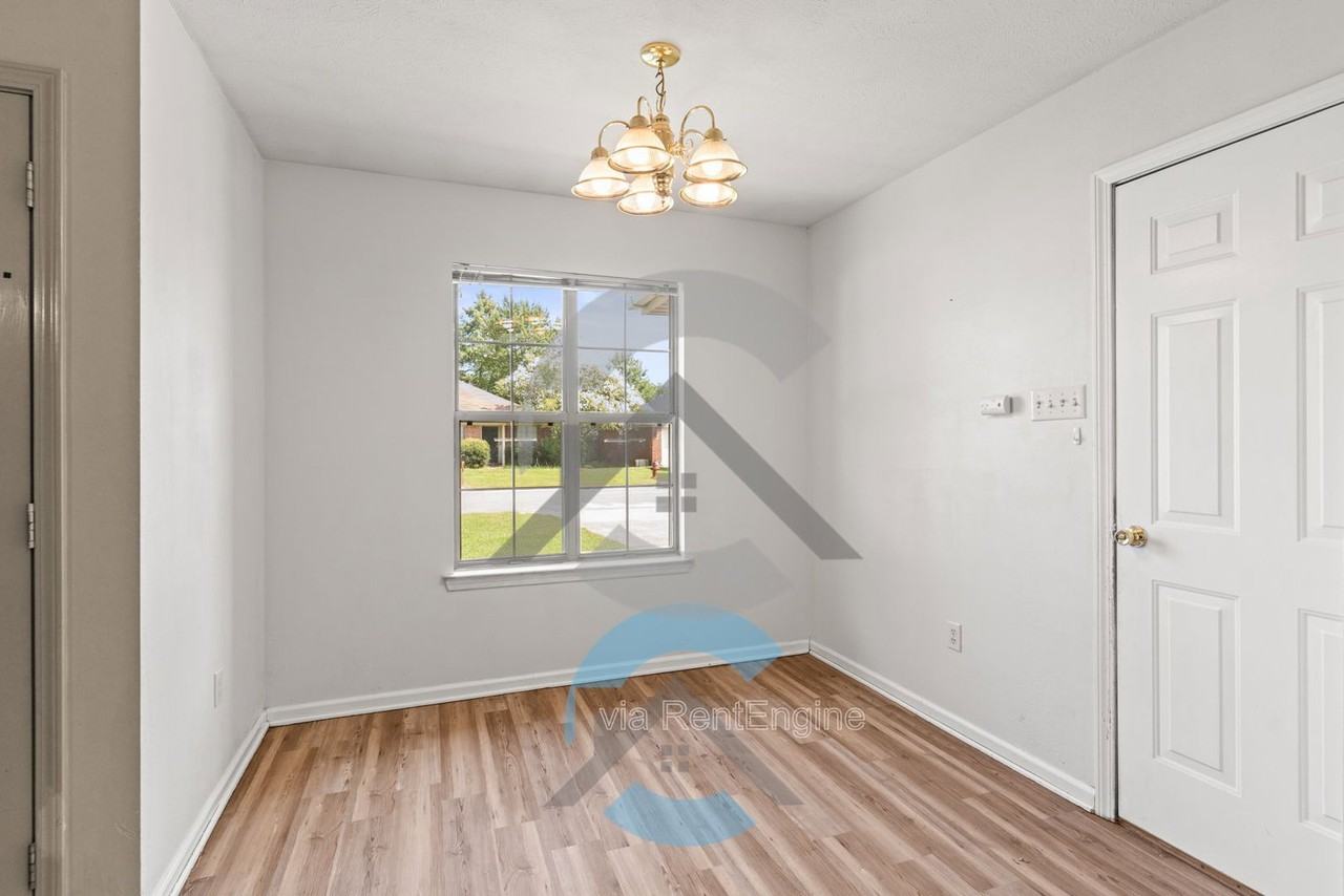 1735 Monaco Dr - Photo 3 of 12