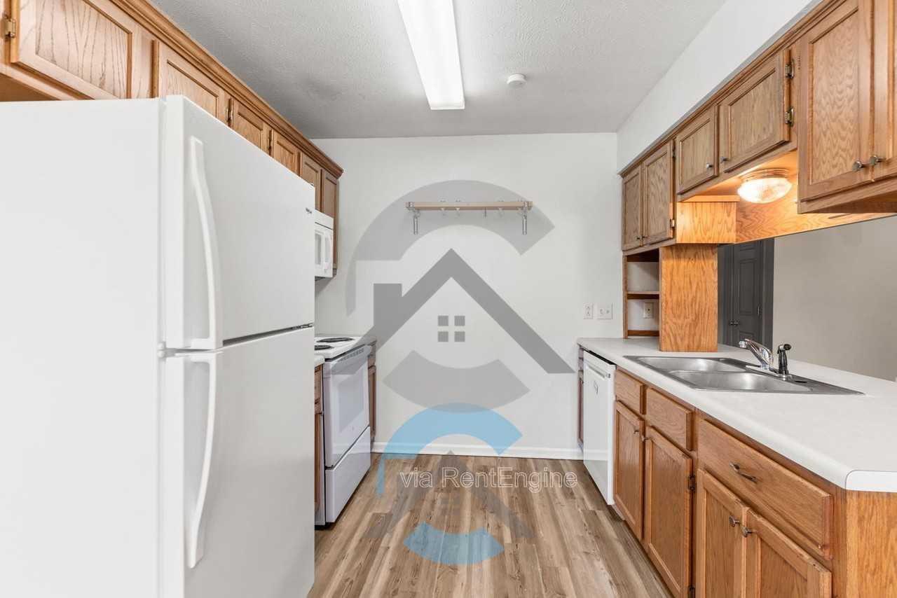 1735 Monaco Dr - Photo 4 of 12