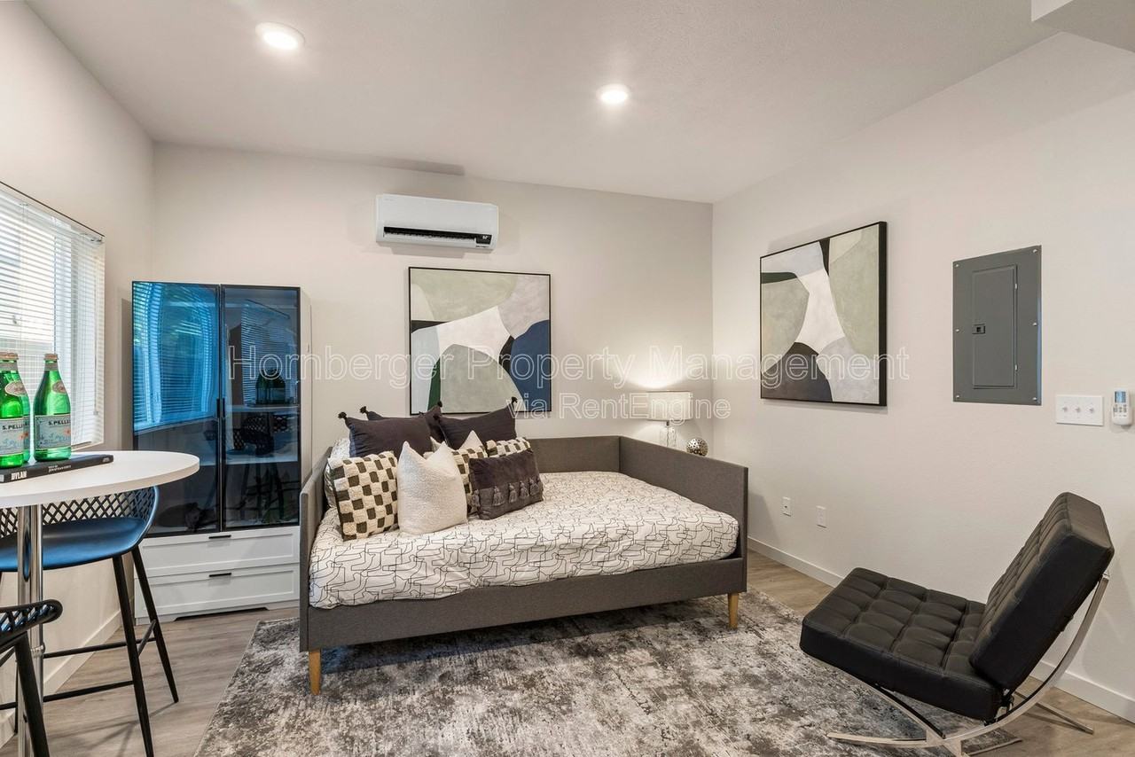 6020 N Astor St #11 - Photo 2 of 8