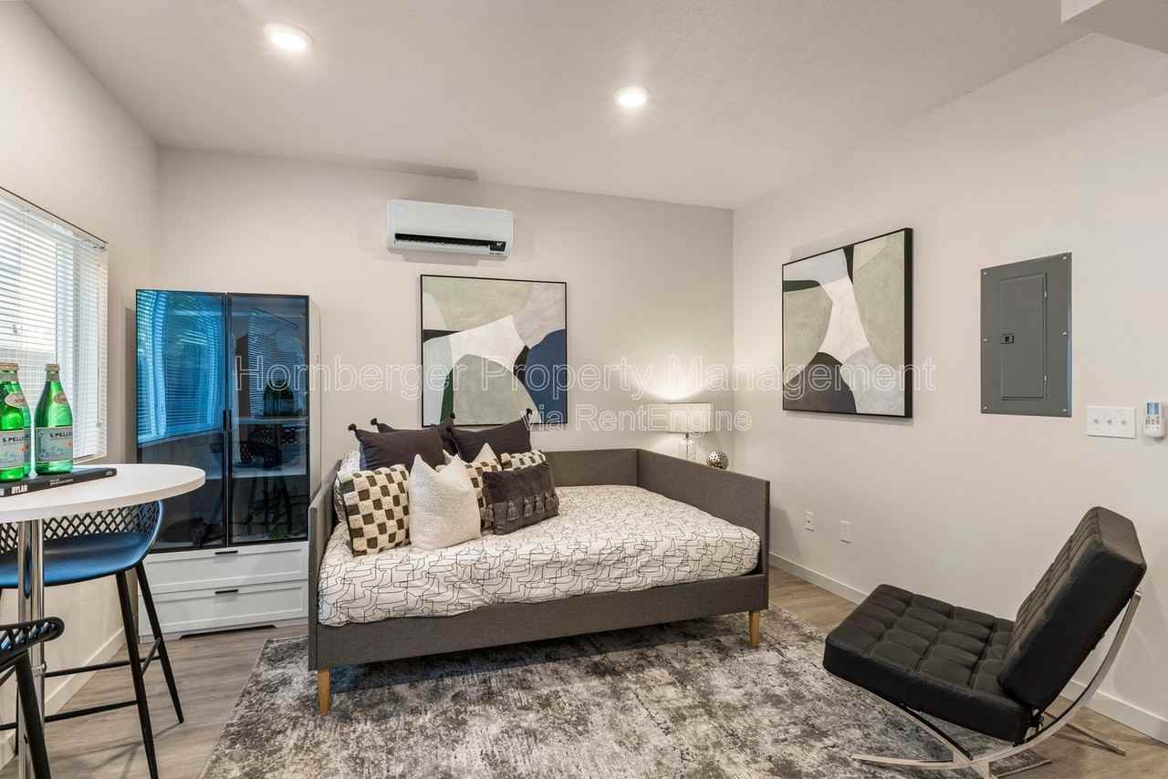 6020 N Astor St #8 - Photo 2 of 9