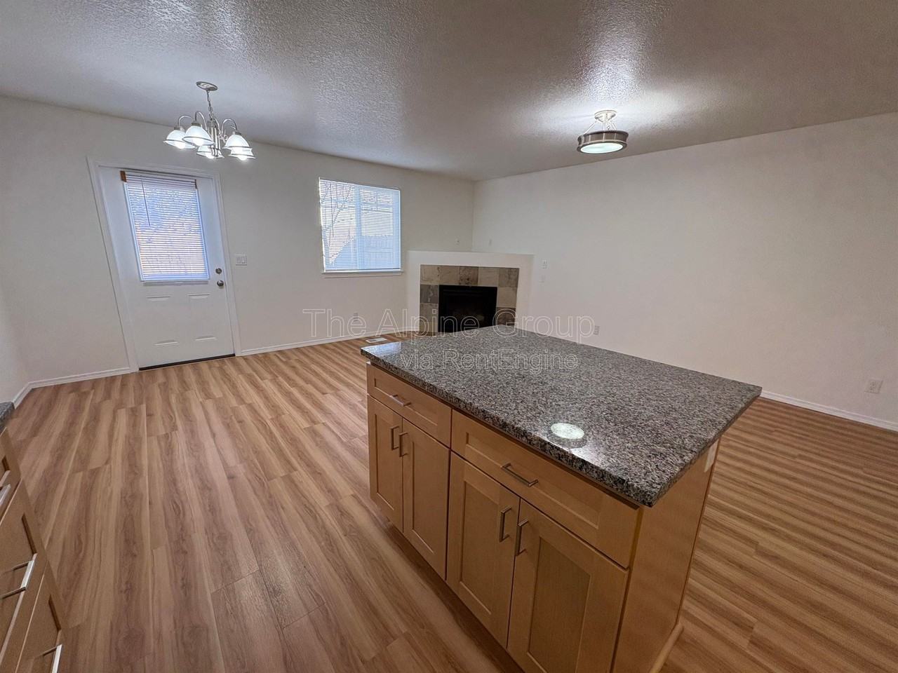 210 Nw Connell Ave - Photo 2 of 23