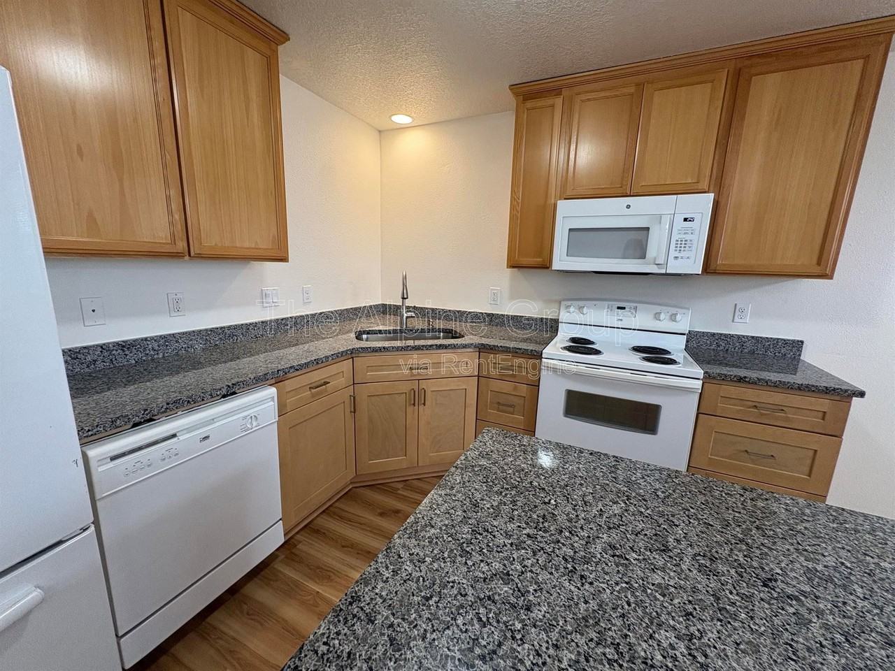210 Nw Connell Ave - Photo 5 of 23