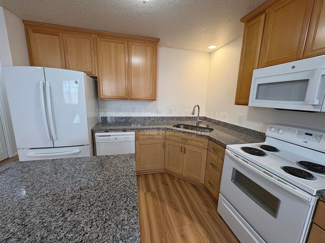 210 Nw Connell Ave - Photo 6 of 23