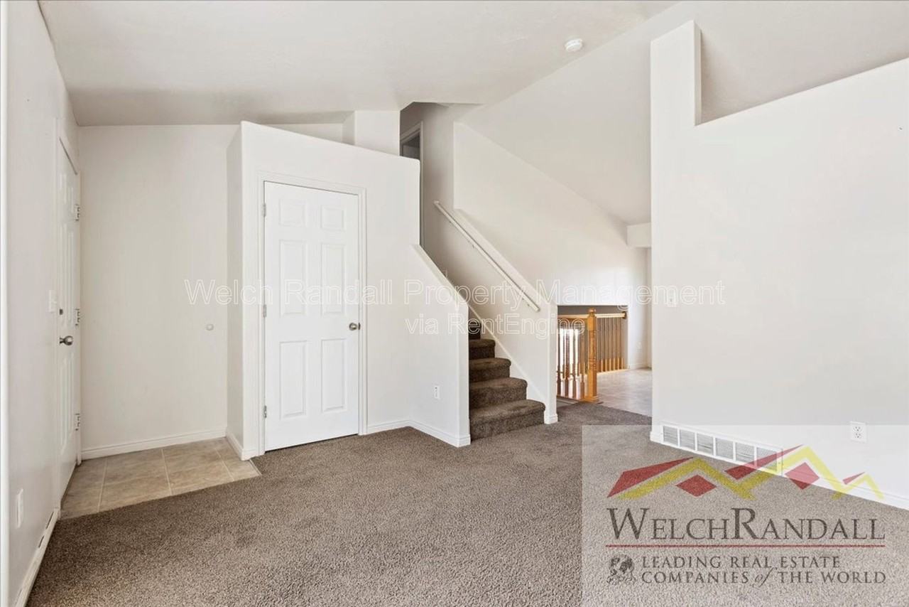 1213 N Orchard Ave - Photo 6 of 41