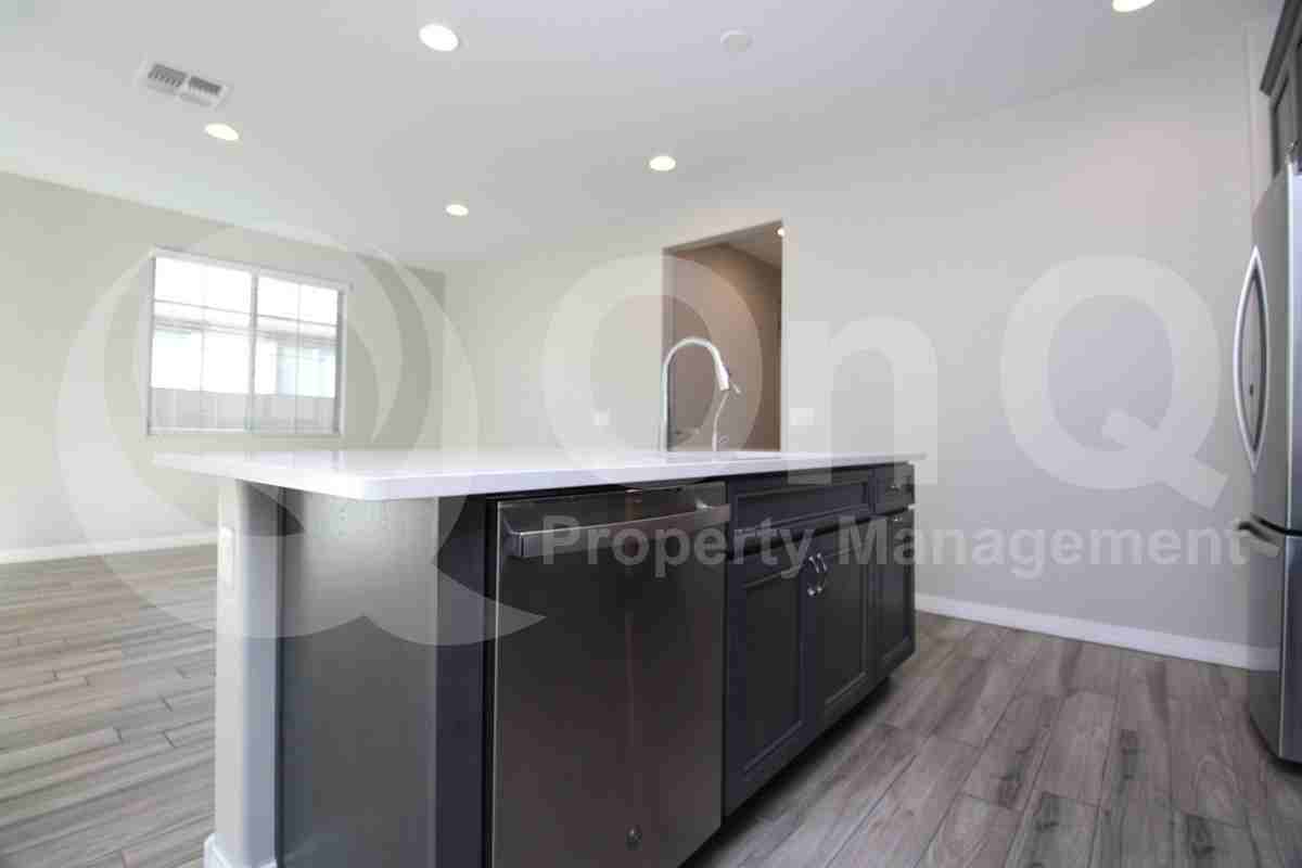 3044 N Cholla St - Photo 4 of 25