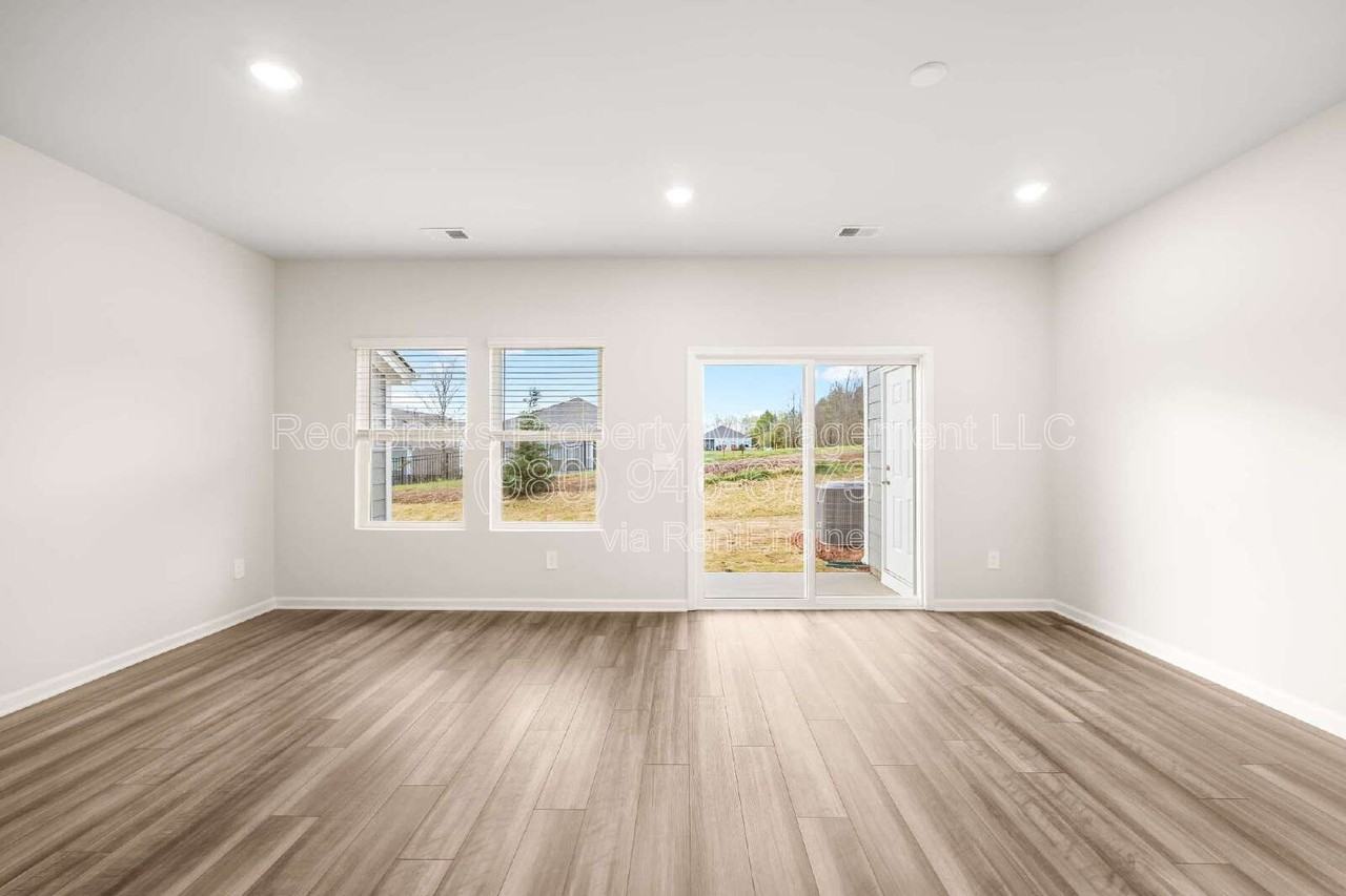 5253 Brailey Cir - Photo 3 of 22