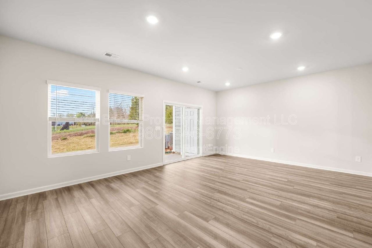 5253 Brailey Cir - Photo 4 of 22