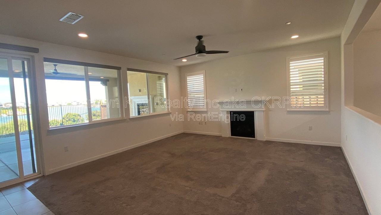 17823 Taft Dr - Photo 5 of 28