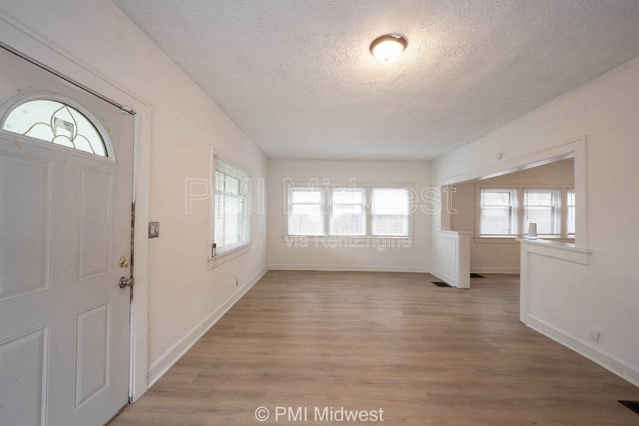 1331 W 34th St - Photo 4 of 28