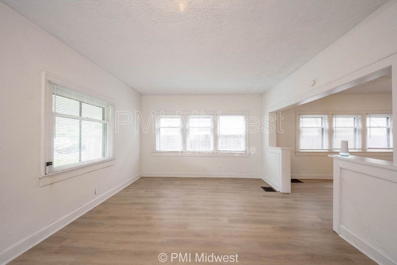 1331 W 34th St - Photo 5 of 28