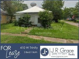 featured image of 410 W Trinity St
