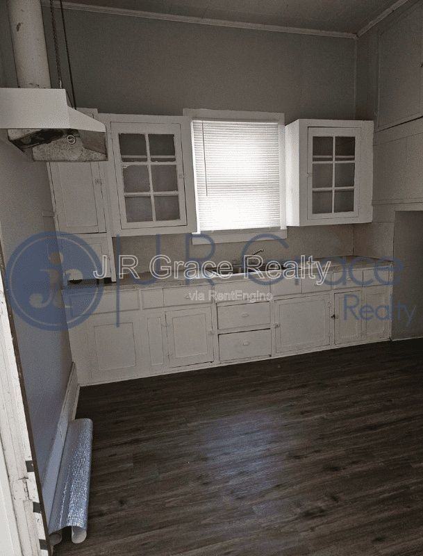 410 W Trinity St - Photo 2 of 21