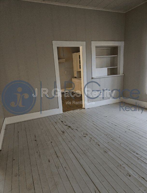 410 W Trinity St - Photo 3 of 21