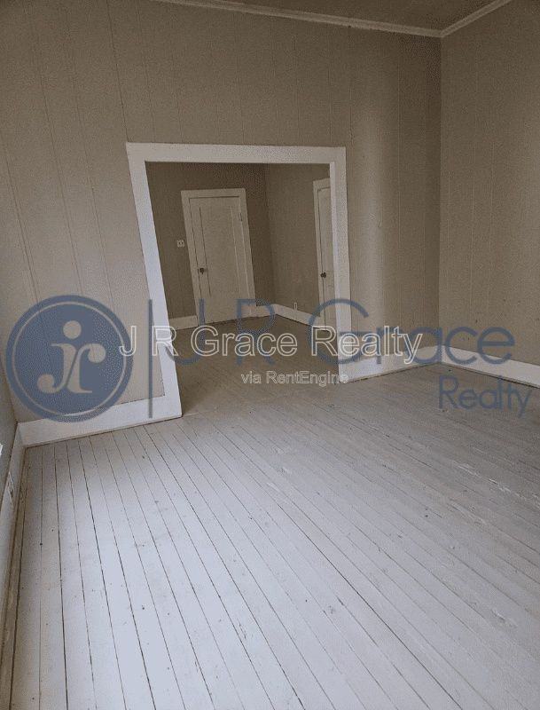 410 W Trinity St - Photo 4 of 21