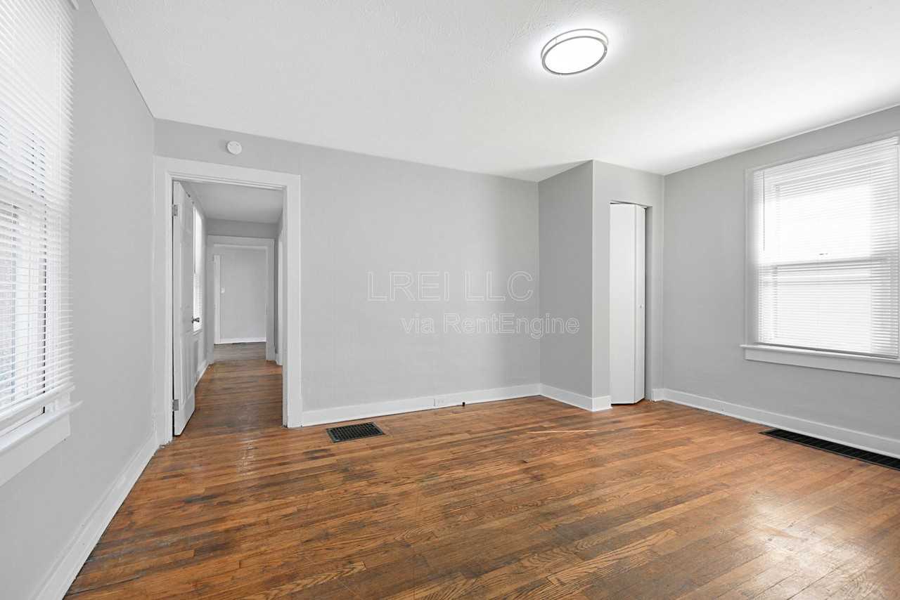 2645 Grand Ave - Photo 2 of 12